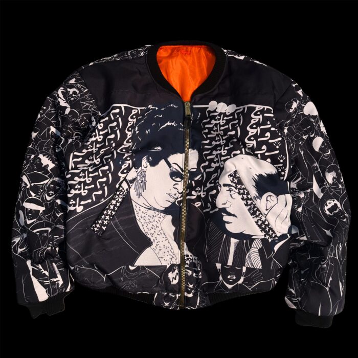 Upcycled bomber jacket featuring an original artwork by the artist Hafsa Erraboun, in collaboration with Lafair_art.
The drawing was printed on this beautiful fabric, with each detail inspired by real-life images.
Size L — Oversize. One-of-a-kind piece blending art and fashion.