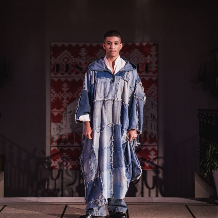 From classic denim to a statement piece: upcycled jeans transformed into a Moroccan-inspired jellaba. Size XL, crafted with love and creativity.