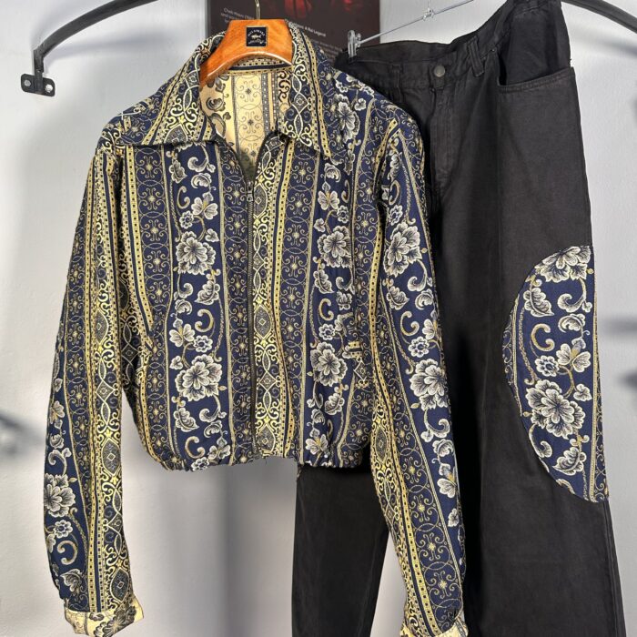 Upcycled from a 90’s top into a bomber jacket + matching trousers (Size L, Oversize).
Unique pieces — only one available!